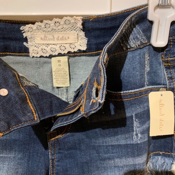 NWT Altar’d state distressed shorts - Picture 3 of 3